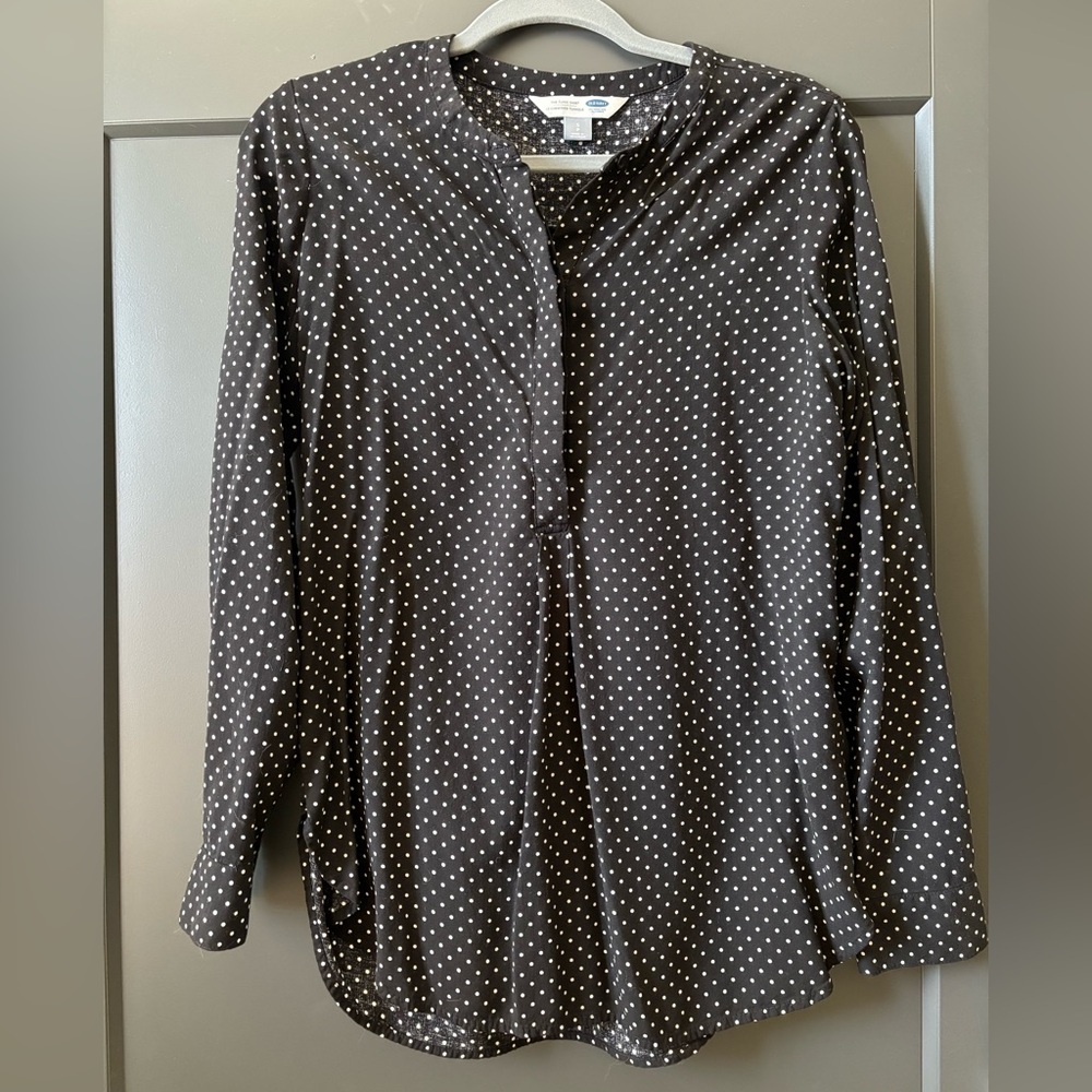Old Navy Women’s Black and White Polka Dot V-neck Blouse